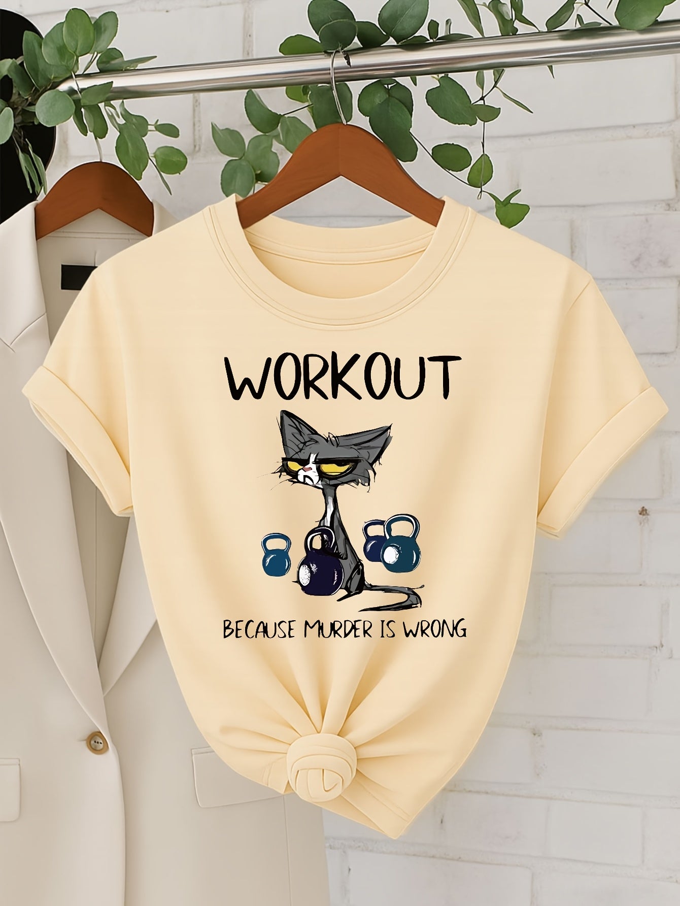 Dame T-skjorte – "Tren fordi mord er galt" med Katt & Kettlebells – Svart, Komfortpassform